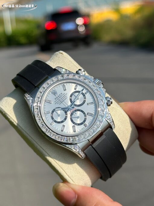 The Cosmograph Daytona! This latest model features a T-shaped diamond bezel and a Super A-grade case, a perfect 1:1 replica!