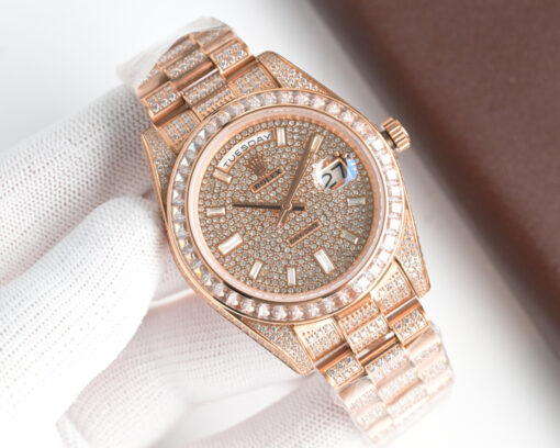 The Rolex Oyster Perpetual Datejust is a jewel in the gem-set collection. This timeless gold watch, set with the rarest diamonds, fully demonstrates Rolex’s extraordinary expertise in gem-setting.