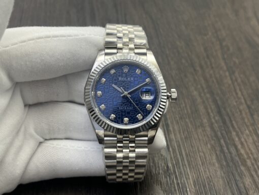 VR Factory 2024 highly recommends this piece: a sincere tribute to a classic. The Rolex Datejust 41mm replica, a classic watch.