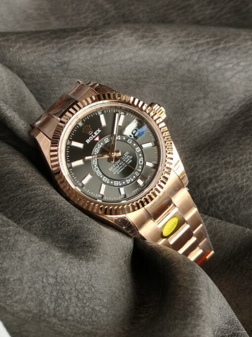 New colorway, Sky-Dweller replica in original size, complete with lug stamping