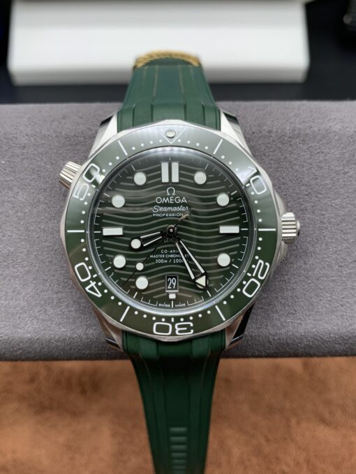 Omega Green Seamaster 300