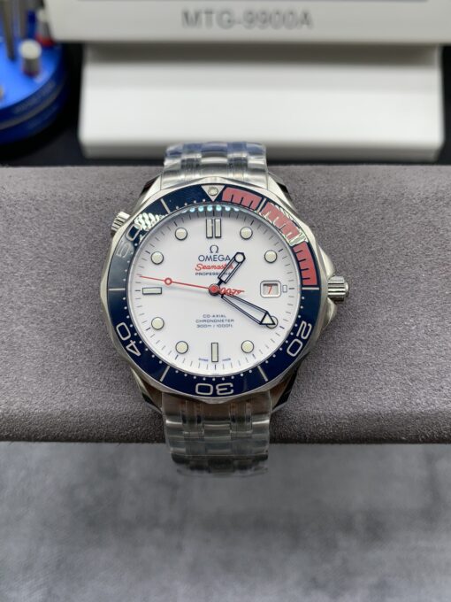 Omega Seamaster Commander 007