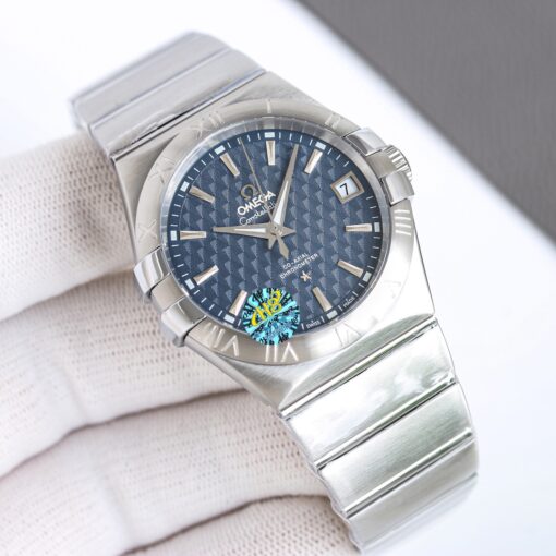 The 39mm Omega Constellation Series fifth generation men's watch perfectly showcases the unique charm of the Constellation series.