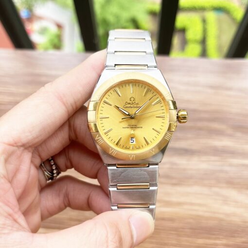 The OMEGA Constellation Series OM1 men's watch with date display at 6 o'clock perfectly showcases the unique charm of the Constellation Series!