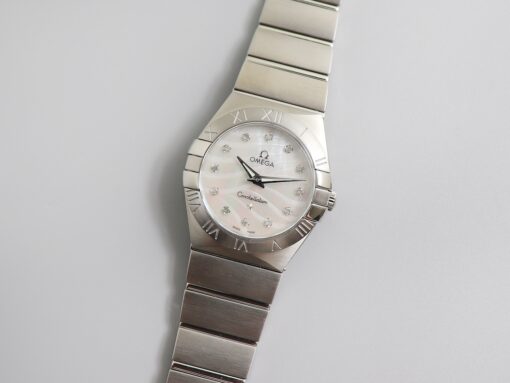 The Omega Constellation ladies' watch comes in two sizes, 27 mm and 24 mm, and is powered by the original Omega 1376 movement.