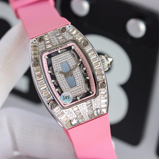 Highly recommended! The Richard Mille RM007-1 is a goddess in the watch world, a timepiece every lady dreams of. Also known as the "Diamond Crown," Richard Mille relentlessly pursues the RM...
